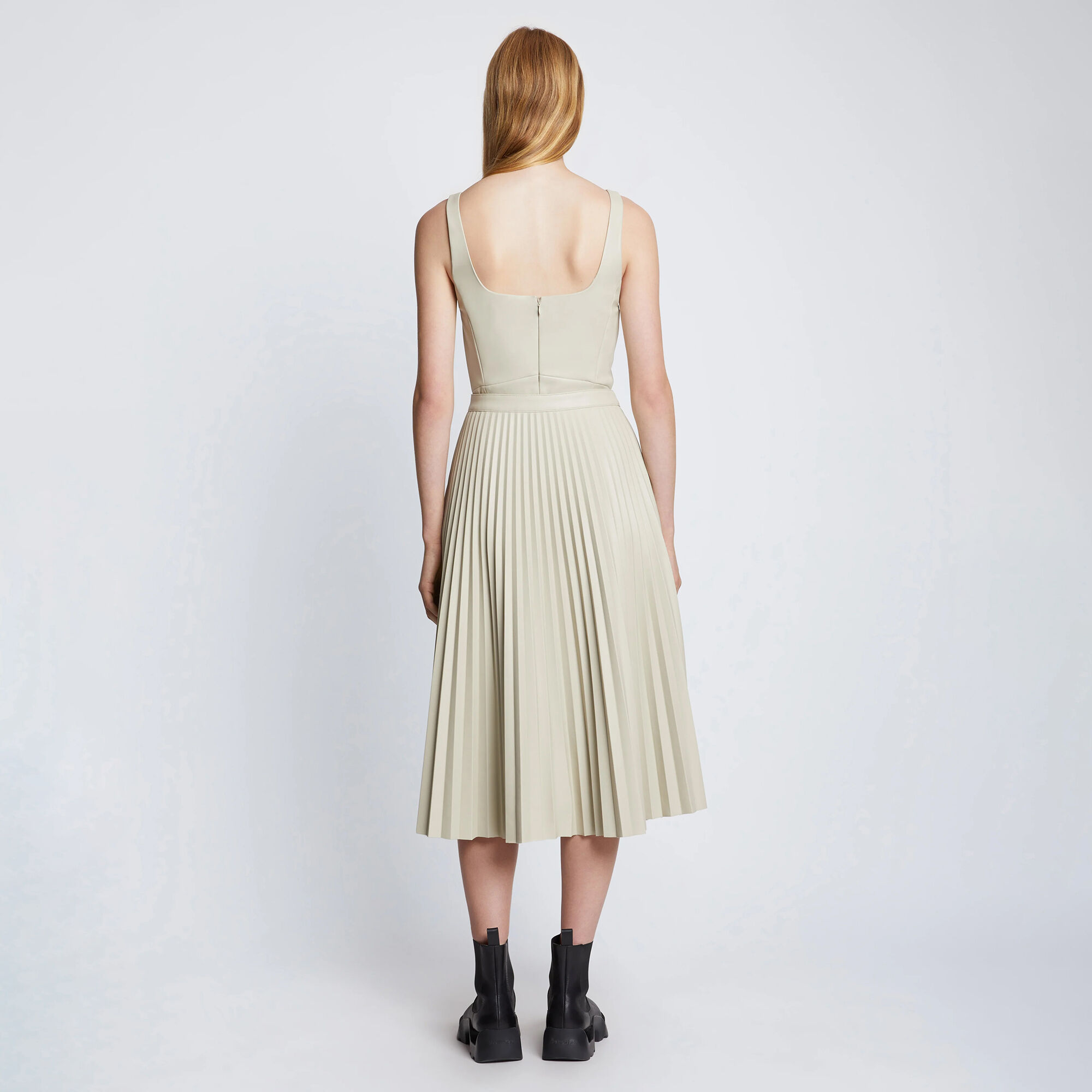 定期入れの Daphne Pleated Skirt in Faux Leather スカート
