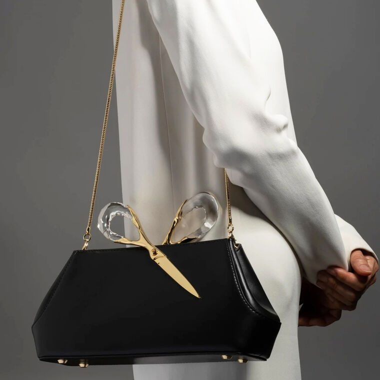 The Scissor Clutch image number null