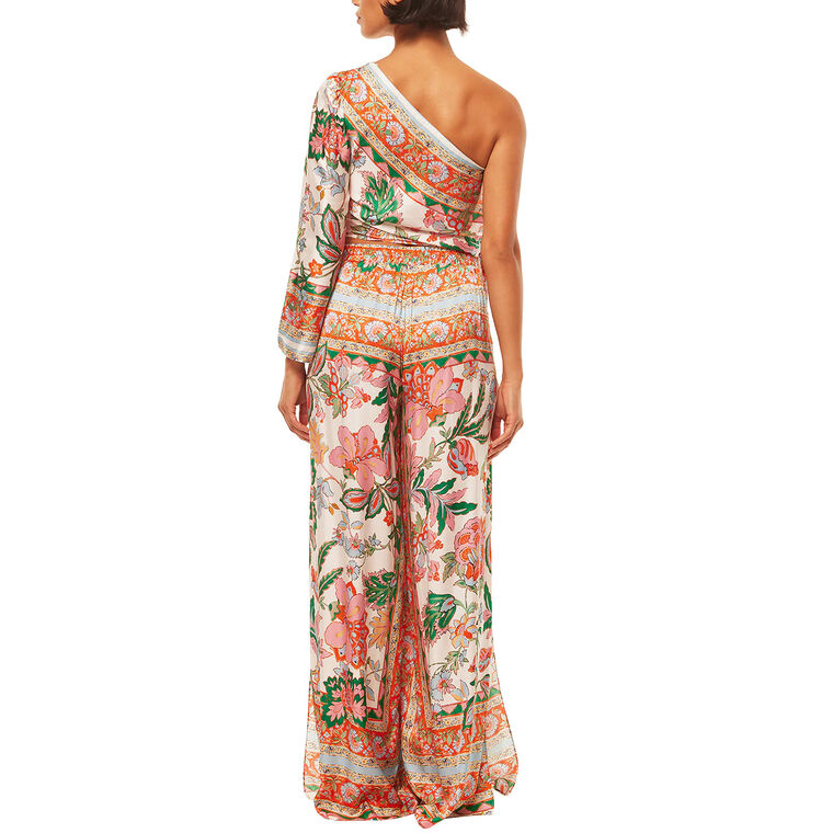 Selena Pant image number null
