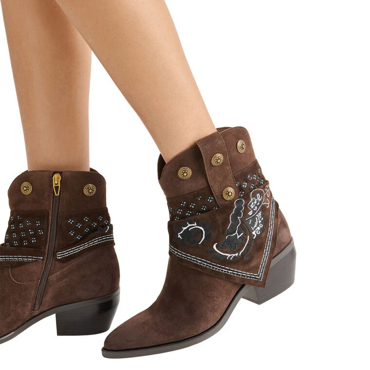 Mekala Boot image number null