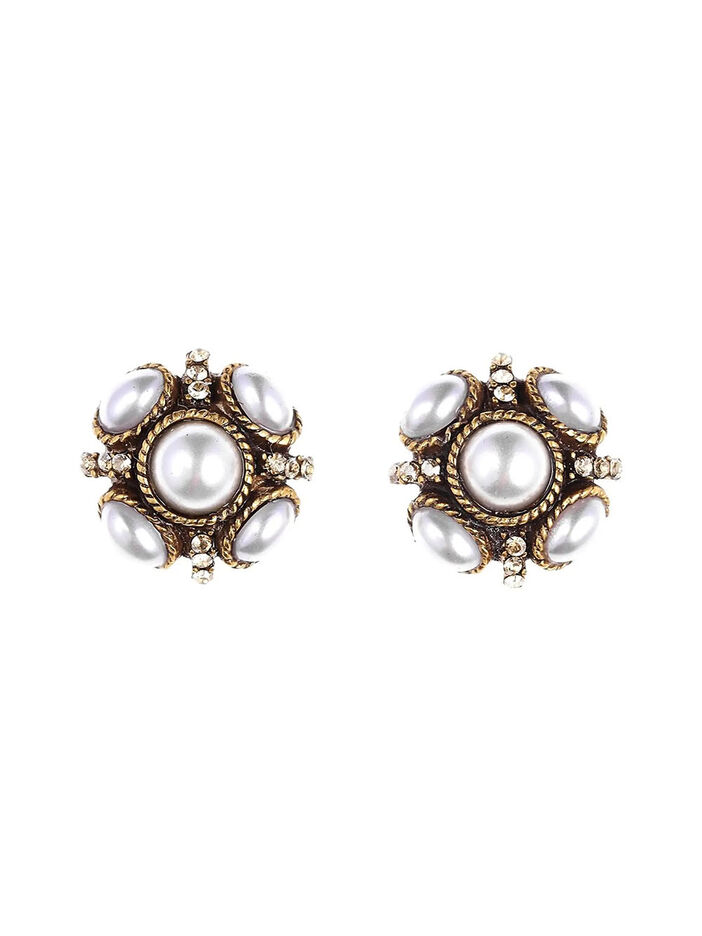 Classic Button P Earring image number null