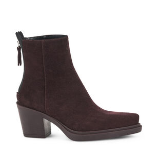 Selena Lowboot