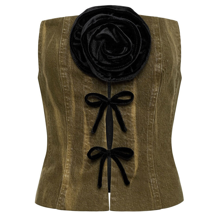 Carla Bustier image number null