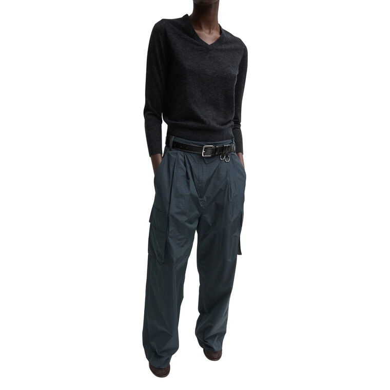 Skinlike Mercerized Wool Shrunken V-Neck Sweater image number null