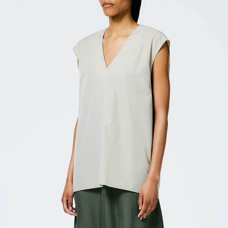 Italian Sporty Nylon Sleeveless V-Neck Top image number null