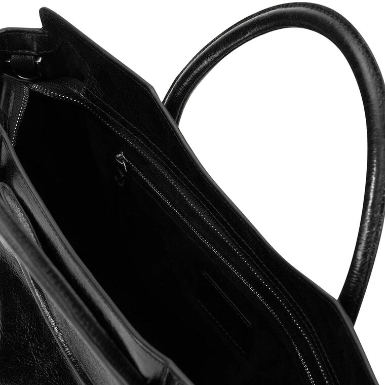 Maude Satchel image number null