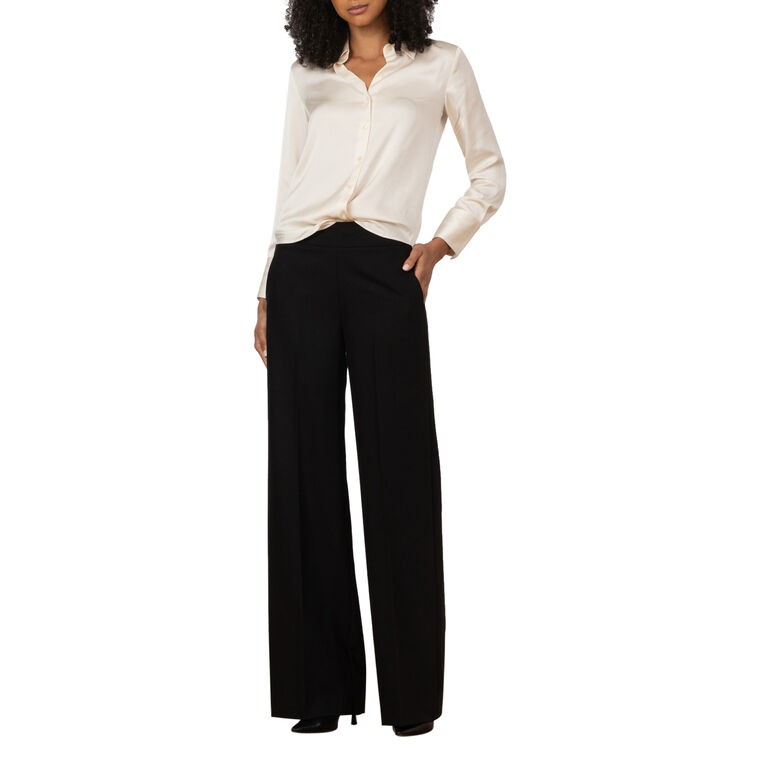 Carla Pant image number null