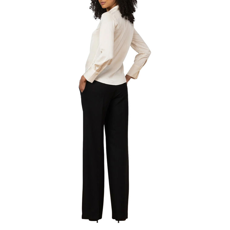 Carla Pant image number null