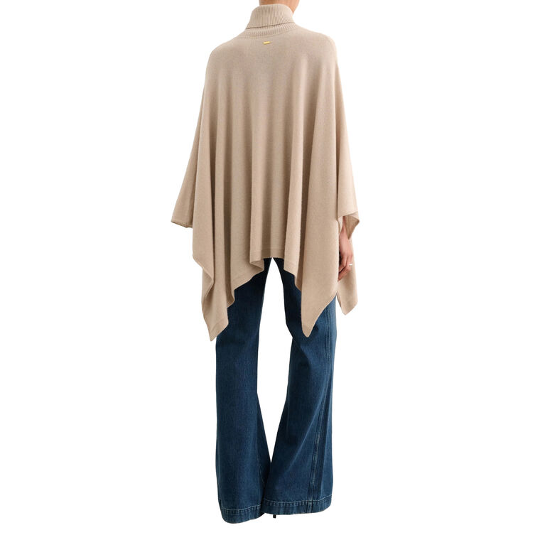 Amara Poncho image number null