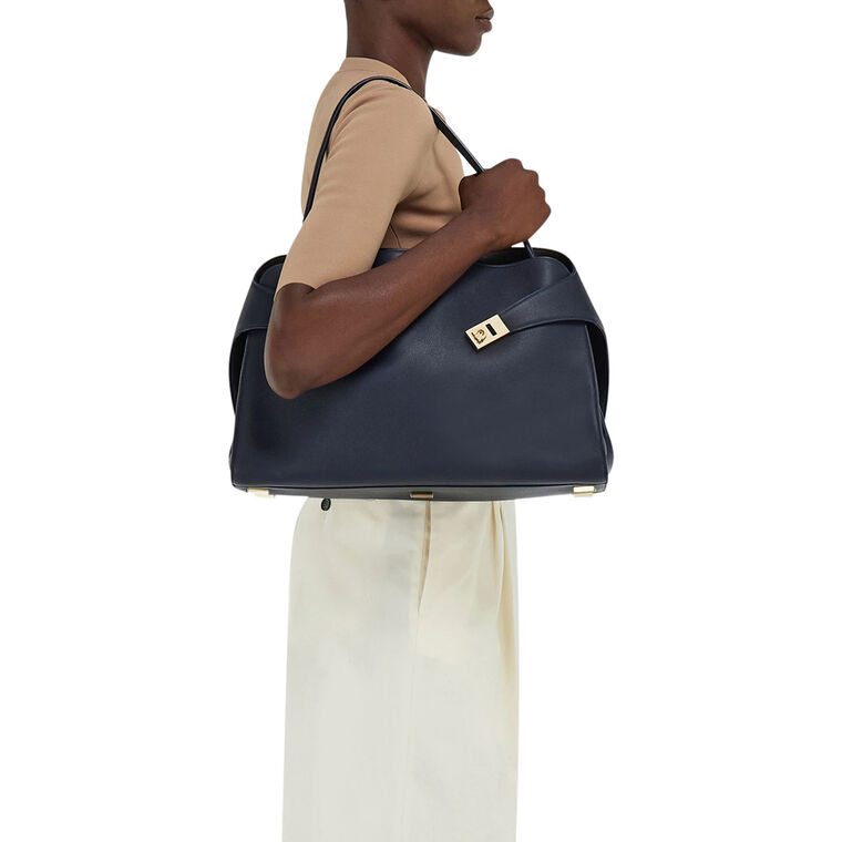 Hug Soft Bicolor Shoulder Bag image number null